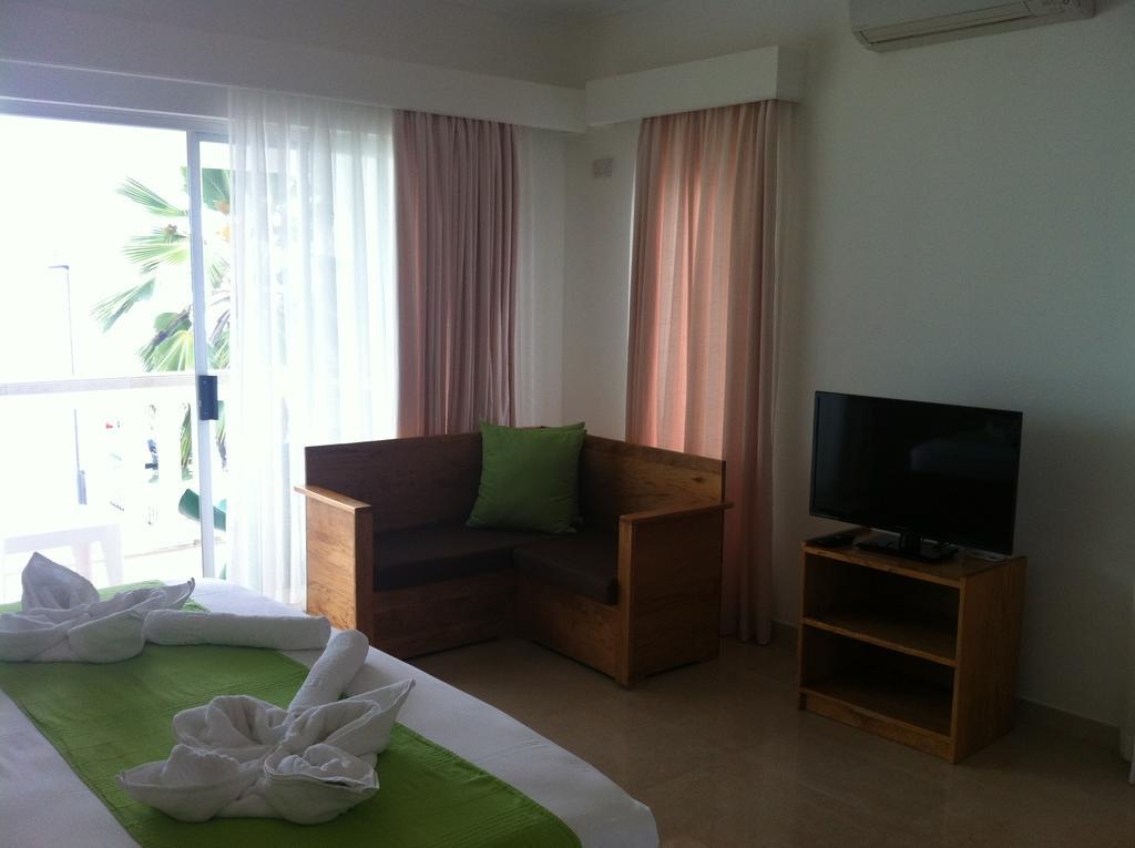 Marie-France Beach Front Apartments La Digue Room photo